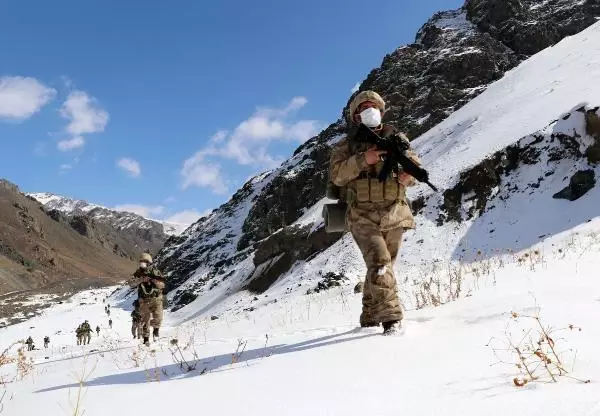 Teröristlerin korkulu rüyası; 'Şimşekler Taburu' Teröristlerin korkulu rüyası; 'Şimşekler Taburu'