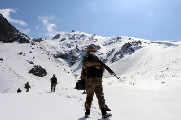 Teröristlerin korkulu rüyası; 'Şimşekler Taburu' Teröristlerin korkulu rüyası; 'Şimşekler Taburu'