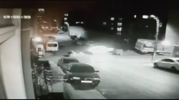 Son dakika haberi: ÜMRANİYE'DE DEHŞET ANLARI: KAZA YAPAN ARAÇLA PARK HALİNDEKİ OTOMOBİLİN ARASINDA KALDI Son dakika haberi: ÜMRANİYE'DE DEHŞET ANLARI: KAZA YAPAN ARAÇLA PARK HALİNDEKİ OTOMOBİLİN ARASINDA KALDI