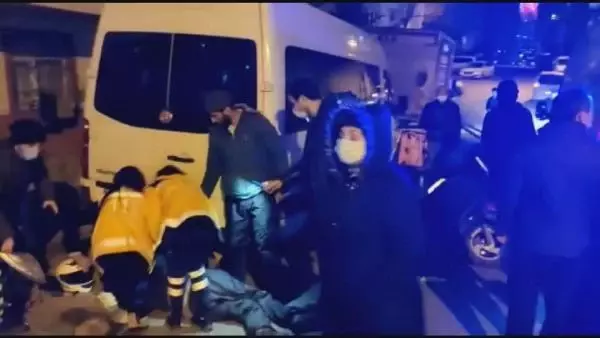 Son dakika haberi: ÜMRANİYE'DE DEHŞET ANLARI: KAZA YAPAN ARAÇLA PARK HALİNDEKİ OTOMOBİLİN ARASINDA KALDI Son dakika haberi: ÜMRANİYE'DE DEHŞET ANLARI: KAZA YAPAN ARAÇLA PARK HALİNDEKİ OTOMOBİLİN ARASINDA KALDI