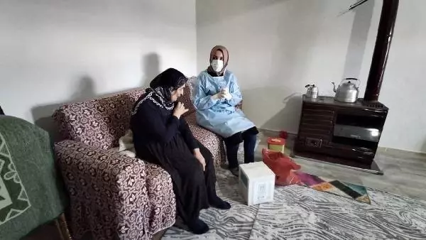 Vaka oranının her hafta azaldığı Bingöl'de, sağlık ekiplerinin 'aşı' mesaisi Vaka oranının her hafta azaldığı Bingöl'de, sağlık ekiplerinin 'aşı' mesaisi