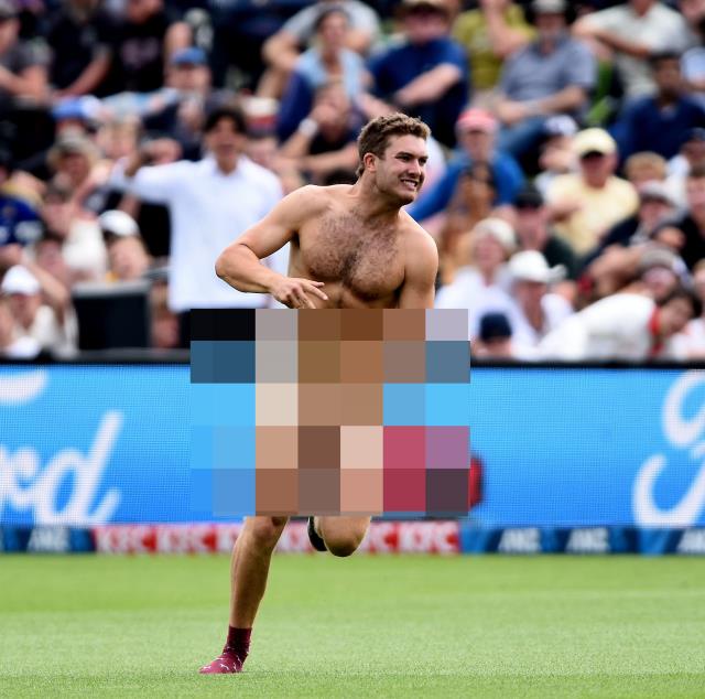 A fan jumped on the field naked during a cricket match played in New Zealand