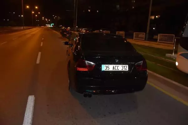 Bir otomobilin çarptığı diğer otomobilin sürüklediği genç kız, feci şekilde can verdi Bir otomobilin çarptığı diğer otomobilin sürüklediği genç kız, feci şekilde can verdi