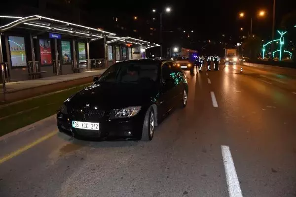 Bir otomobilin çarptığı diğer otomobilin sürüklediği genç kız, feci şekilde can verdi Bir otomobilin çarptığı diğer otomobilin sürüklediği genç kız, feci şekilde can verdi