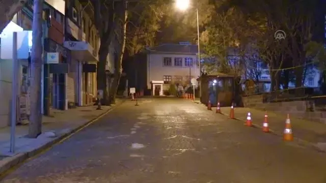 AFYONKARAHİSAR - Sokağa çıkma kısıtlaması nedeniyle cadde ve meydanlar boş kaldı AFYONKARAHİSAR - Sokağa çıkma kısıtlaması nedeniyle cadde ve meydanlar boş kaldı