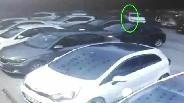 Beylikdüzü'nde araçtan hırsızlık yapan şüpheli yakalandı Beylikdüzü'nde araçtan hırsızlık yapan şüpheli yakalandı