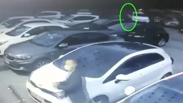 Beylikdüzü'nde araçtan hırsızlık yapan şüpheli yakalandı Beylikdüzü'nde araçtan hırsızlık yapan şüpheli yakalandı