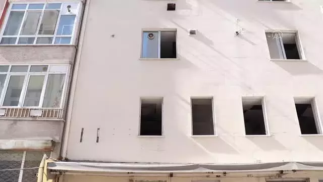 Bir binanın elektrik odasında erkek cesedi bulundu Bir binanın elektrik odasında erkek cesedi bulundu
