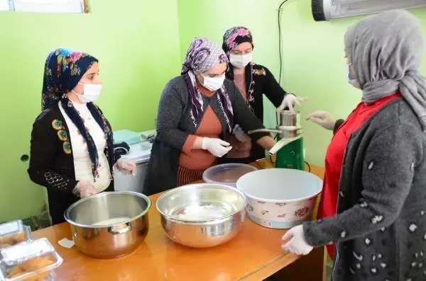 'Çiçeklerin Özü Kadın Kooperatifi' geçim kapıları oldu
