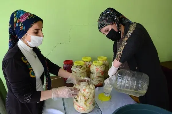 'Çiçeklerin Özü Kadın Kooperatifi' geçim kapıları oldu