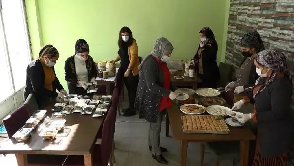 'Çiçeklerin Özü Kadın Kooperatifi' geçim kapıları oldu