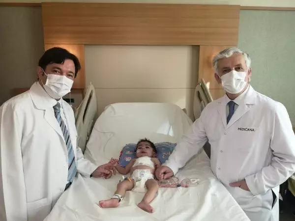 DÜNYADA 33, TÜRKİYE'DE 2'NCİ VAKA... 5 AYLIK IRAKLI BEBEĞİN KALBİNE TÜRK DOKTORDAN ZIRH... DÜNYADA 33, TÜRKİYE'DE 2'NCİ VAKA... 5 AYLIK IRAKLI BEBEĞİN KALBİNE TÜRK DOKTORDAN ZIRH...