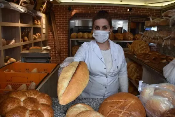 Edirne'de ekmek fiyatı belirsizliği, vatandaşın kafasını karıştırdı Edirne'de ekmek fiyatı belirsizliği, vatandaşın kafasını karıştırdı