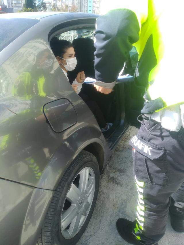 Genç kız, otomobiliyle su kanalına uçtu