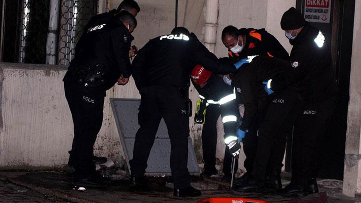 İhbar üzerine harekete geçen ekipler, kuyuda çürümüş cansız beden buldu