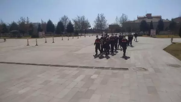 Jandarma, traktör hırsızlarını 312 saat güvenlik kamerası görüntüsü inceleyerek buldu Jandarma, traktör hırsızlarını 312 saat güvenlik kamerası görüntüsü inceleyerek buldu