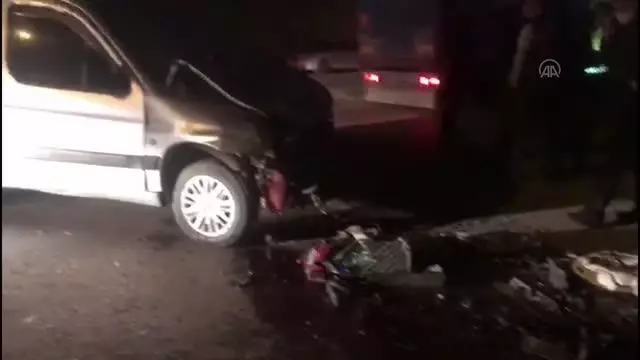 Kamyon ile çarpışan hafif ticari aracın sürücüsü yaralandı Kamyon ile çarpışan hafif ticari aracın sürücüsü yaralandı