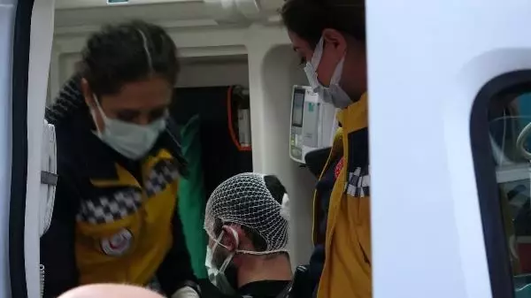 Son dakika haber: Kaza tutanağı tutturmak istedi, 5 kişinin saldırısına uğradı Son dakika haber: Kaza tutanağı tutturmak istedi, 5 kişinin saldırısına uğradı