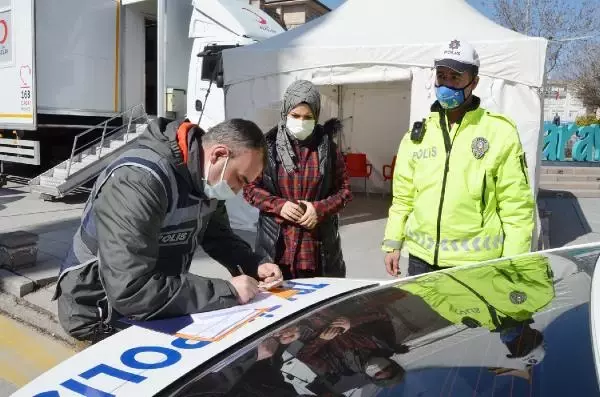 Kısıtlamaya uymayan 24 kişiye 75 bin 600 lira para cezası verildi Kısıtlamaya uymayan 24 kişiye 75 bin 600 lira para cezası verildi