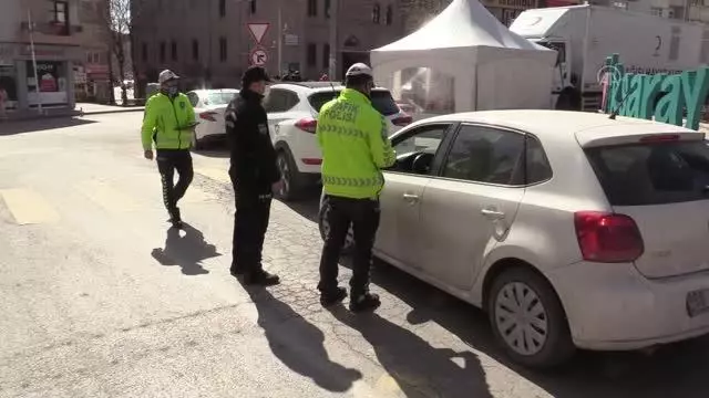 Kısıtlamaya uymayan 24 kişiye 75 bin 600 lira para cezası verildi Kısıtlamaya uymayan 24 kişiye 75 bin 600 lira para cezası verildi
