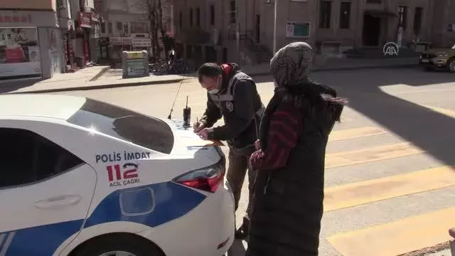Kısıtlamaya uymayan 24 kişiye 75 bin 600 lira para cezası verildi Kısıtlamaya uymayan 24 kişiye 75 bin 600 lira para cezası verildi
