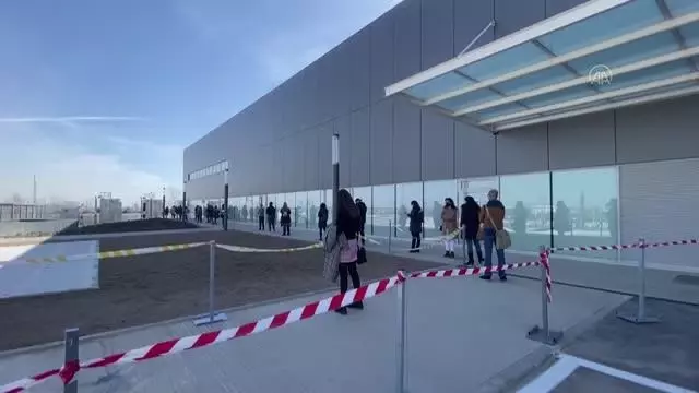 Madrid'de öğretmenlerin Kovid-19 aşılamalarına başlandı Madrid'de öğretmenlerin Kovid-19 aşılamalarına başlandı