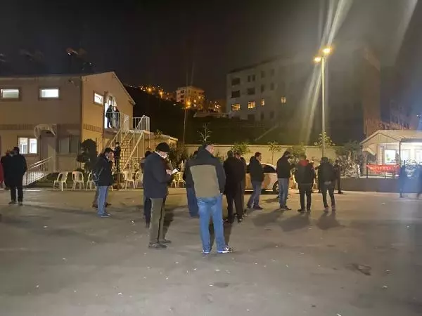 Maltepe'de işçilerin grevi devam ederken çöp yığınları artıyor Maltepe'de işçilerin grevi devam ederken çöp yığınları artıyor
