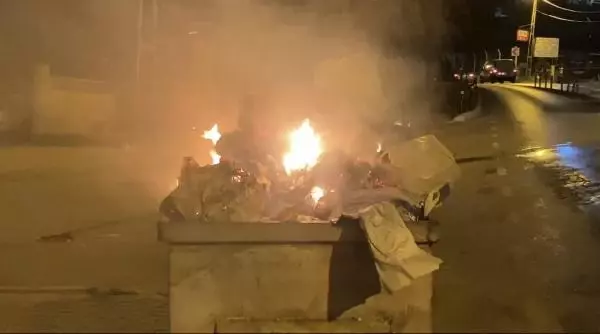 Maltepe'de işçilerin grevi devam ederken çöp yığınları artıyor Maltepe'de işçilerin grevi devam ederken çöp yığınları artıyor