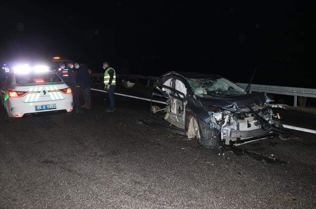 Mucize gibi! Zincirleme kazada ikiye ayrılan otomobilden yara almadan kurtuldu