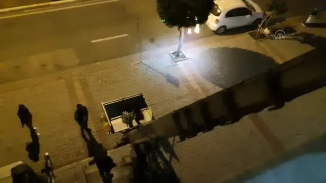 Nakliyat şirketi sahibi, istemeye gittiği kız arkadaşının evinin balkonuna eşya taşıma asansörüyle çıktı Nakliyat şirketi sahibi, istemeye gittiği kız arkadaşının evinin balkonuna eşya taşıma asansörüyle çıktı