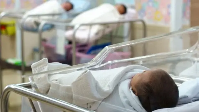 Ölüm döşeğindeki hemşirenin itirafı ülkeyi ayağa kaldırdı: 5 bin bebeğin yerini zevk için değiştirdim Ölüm döşeğindeki hemşirenin itirafı ülkeyi ayağa kaldırdı: 5 bin bebeğin yerini zevk için değiştirdim