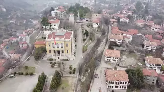 Safranbolu Kalesi'ne ait gizli geçit bulundu Safranbolu Kalesi'ne ait gizli geçit bulundu