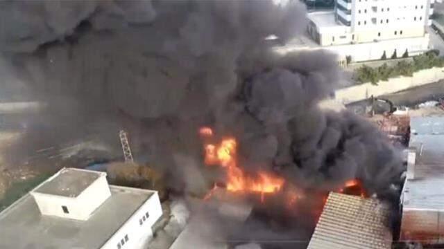 Son Dakika: Halkalı'da büyük yangın! Dumanlar kilometrelerce öteden görülüyor