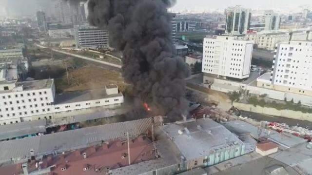 Son Dakika: Halkalı'da büyük yangın! Dumanlar kilometrelerce öteden görülüyor