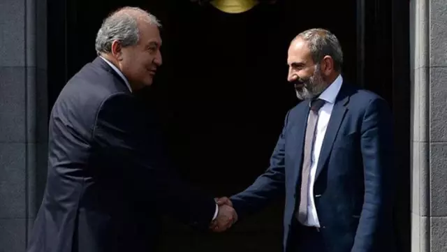 Son Dakika: Sarkisyan, Genelkurmay Başkanı'nı görevden almayı reddetti Son Dakika: Sarkisyan, Genelkurmay Başkanı'nı görevden almayı reddetti