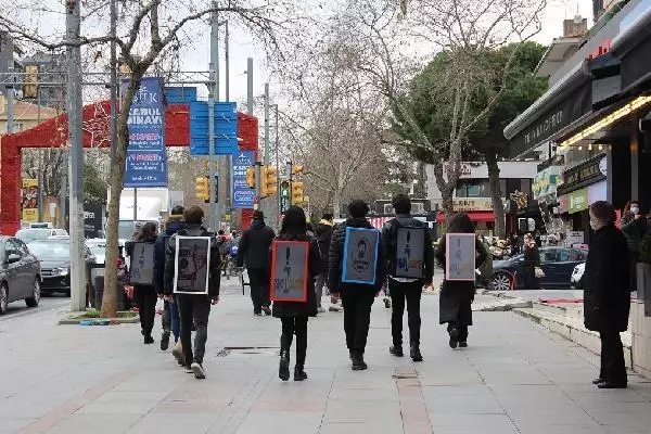Gençler için yepyeni bir meslek doğdu: Günlük 5 saat yürüyerek 300 lira kazanıyorlar Gençler için yepyeni bir meslek doğdu: Günlük 5 saat yürüyerek 300 lira kazanıyorlar