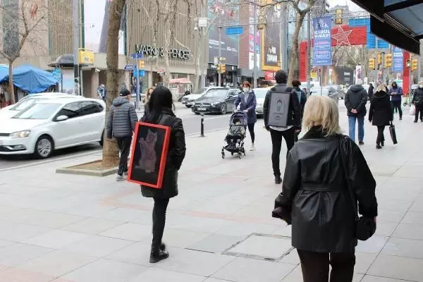 Gençler için yepyeni bir meslek doğdu: Günlük 5 saat yürüyerek 300 lira kazanıyorlar Gençler için yepyeni bir meslek doğdu: Günlük 5 saat yürüyerek 300 lira kazanıyorlar