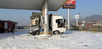 TIR, akaryakıt istasyonuna daldı