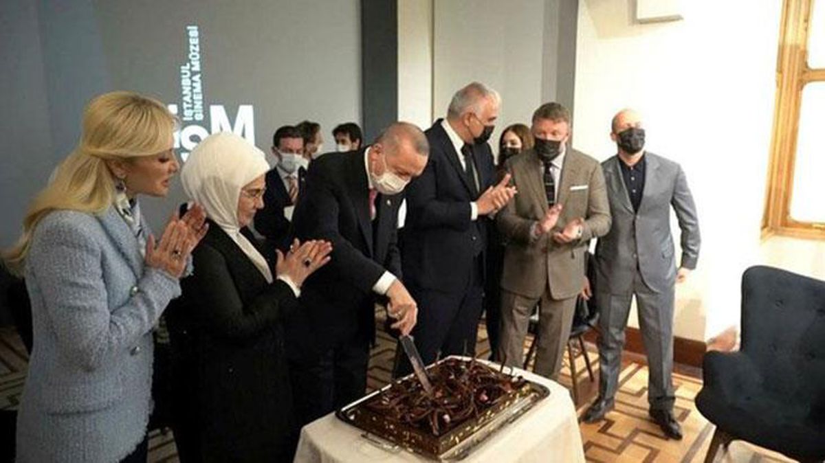Ünlü aktörlerden Cumhurbaşkanı Erdoğan'a doğum günü sürprizi