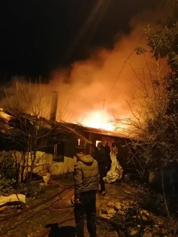 Yatalak yaşlı kadın yangında yaşamını yitirdi Yatalak yaşlı kadın yangında yaşamını yitirdi