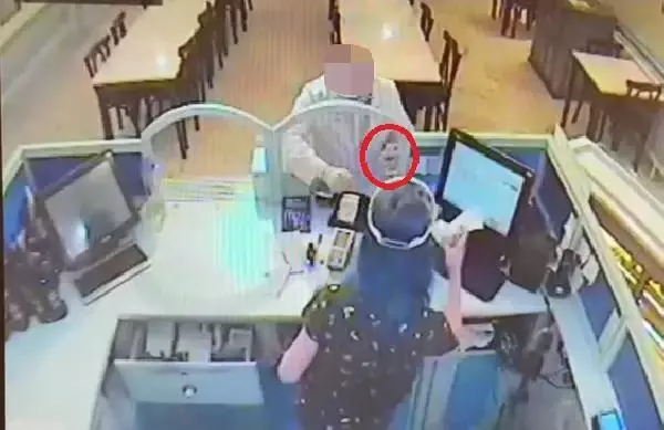 Tarihi İskender kebapçısında çalışanların, 12 yılda 7 milyon liralık vurgun yaptığı iddia edildi Tarihi İskender kebapçısında çalışanların, 12 yılda 7 milyon liralık vurgun yaptığı iddia edildi
