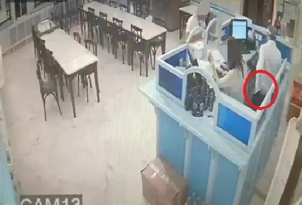 150 yıllık tarihi İskender kebapçısından 7 milyon lira vurgun yapıldığı iddiası 150 yıllık tarihi İskender kebapçısından 7 milyon lira vurgun yapıldığı iddiası