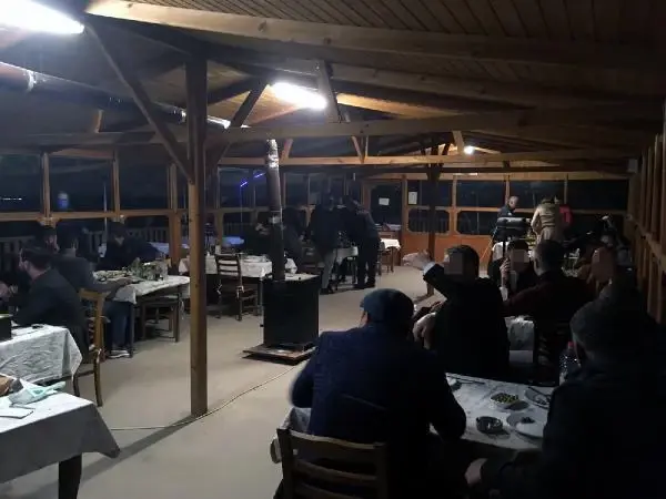 Adana'da açık restoranlara operasyon: 236 bin 400 lira ceza kesildi Adana'da açık restoranlara operasyon: 236 bin 400 lira ceza kesildi