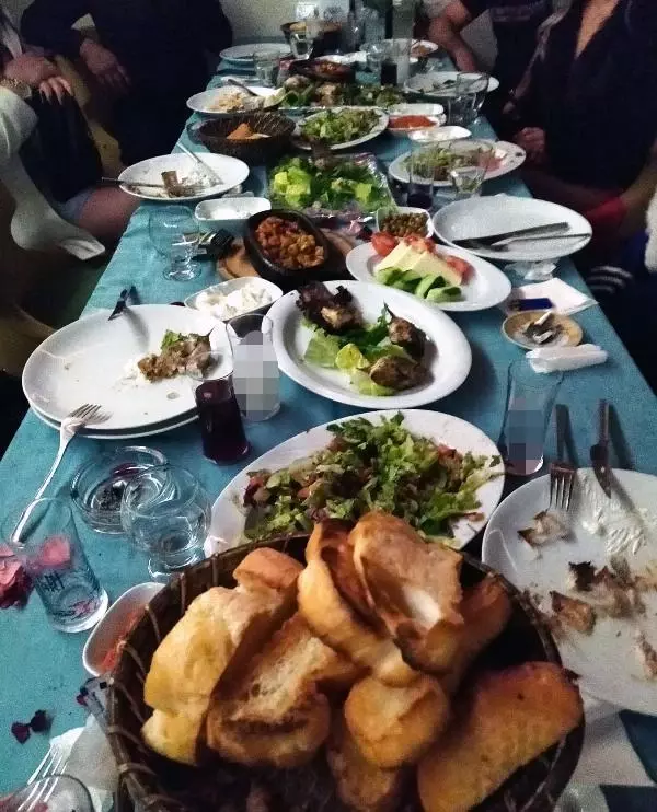 Adana'da açık restoranlara operasyon: 236 bin 400 lira ceza kesildi Adana'da açık restoranlara operasyon: 236 bin 400 lira ceza kesildi
