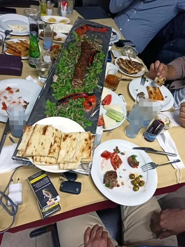 Adana'da açık restoranlara operasyon: 236 bin 400 lira ceza kesildi Adana'da açık restoranlara operasyon: 236 bin 400 lira ceza kesildi