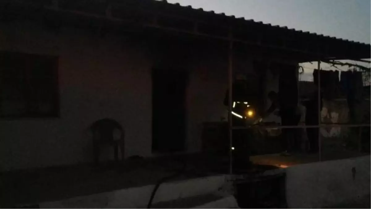 Alaşehir'de benzin ile sobayı tutuştururken evi yaktı: 1 yaralı