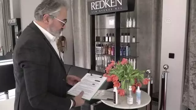 Almanya'da berberler 11 hafta aradan sonra kapılarını müşterilerine açacak Almanya'da berberler 11 hafta aradan sonra kapılarını müşterilerine açacak