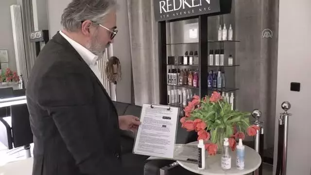 Almanya'da berberler 11 hafta aradan sonra kapılarını müşterilerine açacak Almanya'da berberler 11 hafta aradan sonra kapılarını müşterilerine açacak