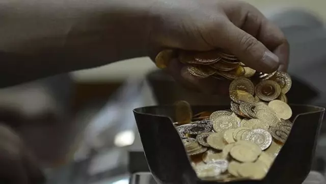 Altın fiyatları yükseldi, kalpazanların iştahı kabardı! Sahte altınla büyük vurgun yapıyorlar Altın fiyatları yükseldi, kalpazanların iştahı kabardı! Sahte altınla büyük vurgun yapıyorlar