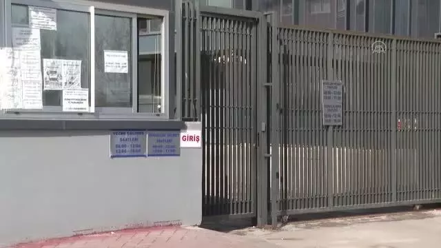 Başkentte hafta sonu kısıtlamasından muaf olan vatandaşlar vergi dairelerinde borcunu ödedi Başkentte hafta sonu kısıtlamasından muaf olan vatandaşlar vergi dairelerinde borcunu ödedi